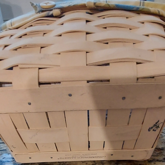 Longaberger White-Washed Spring Basket w/Liner & Protector - Picture 3 of 4